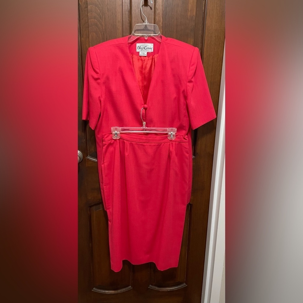 Oleg Cassini women’s two piece skirt suit, short sleeve in coral pink. Size 14